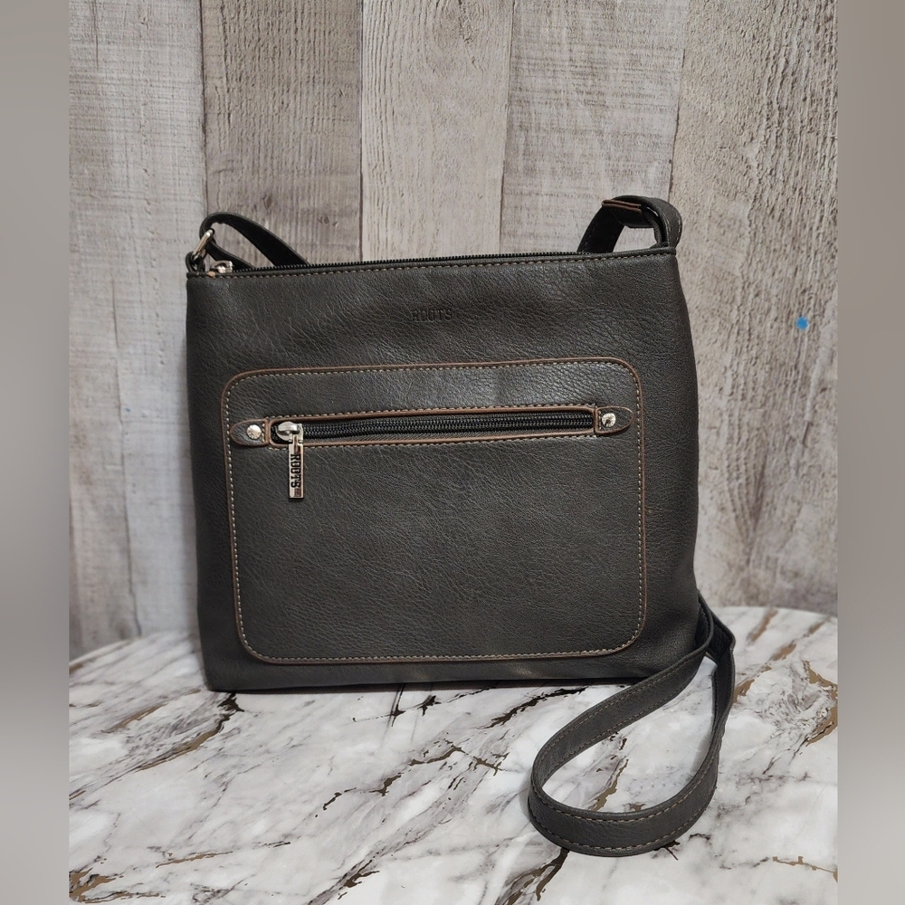 Roots Charcoal Leather Crossbody Bag🌷 Like New